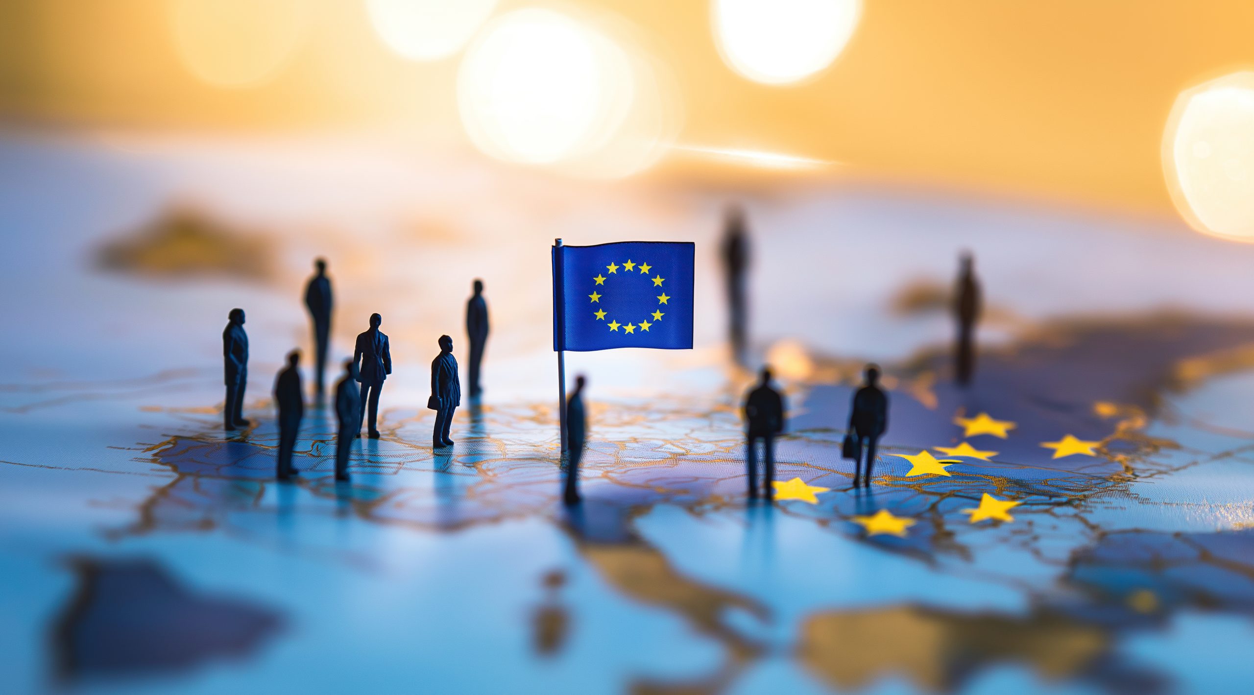 EU Flagge mit Menschen
